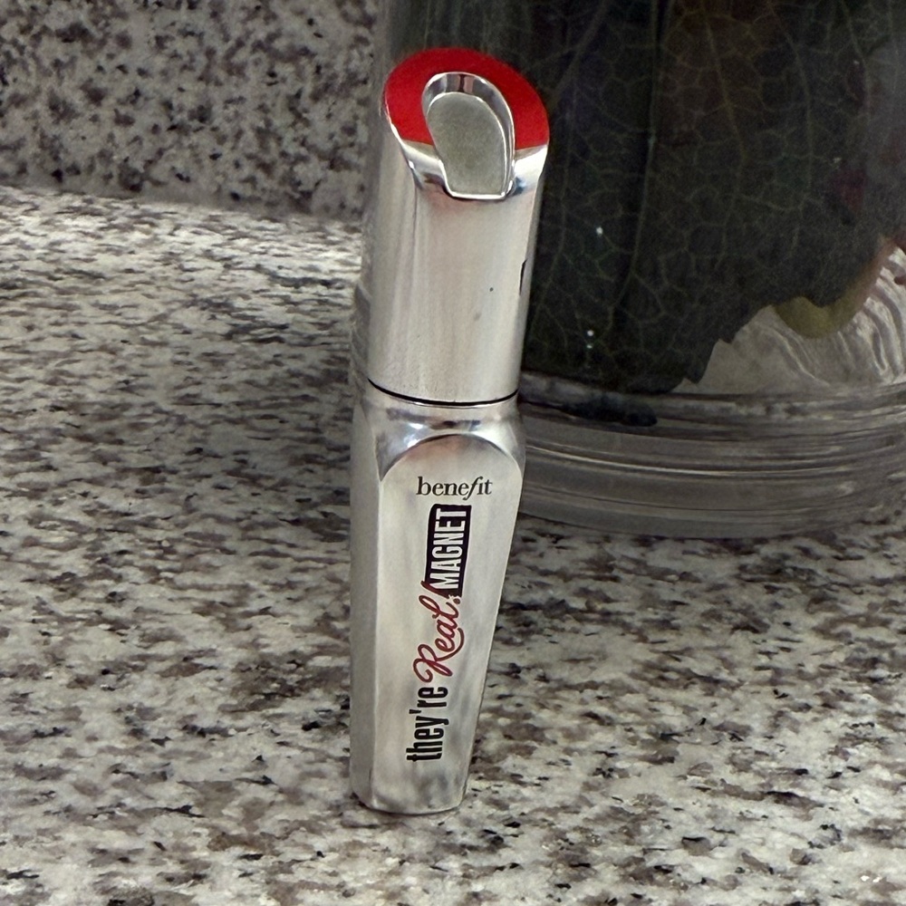 Benefit They’re Real! Magnet Mini Mascara – Supercharged Black – NIB